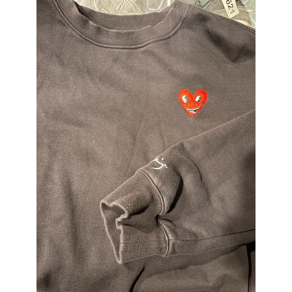Keith Haring H&M black embroidered heart sweatshirt crewneck relaxed fit Medium